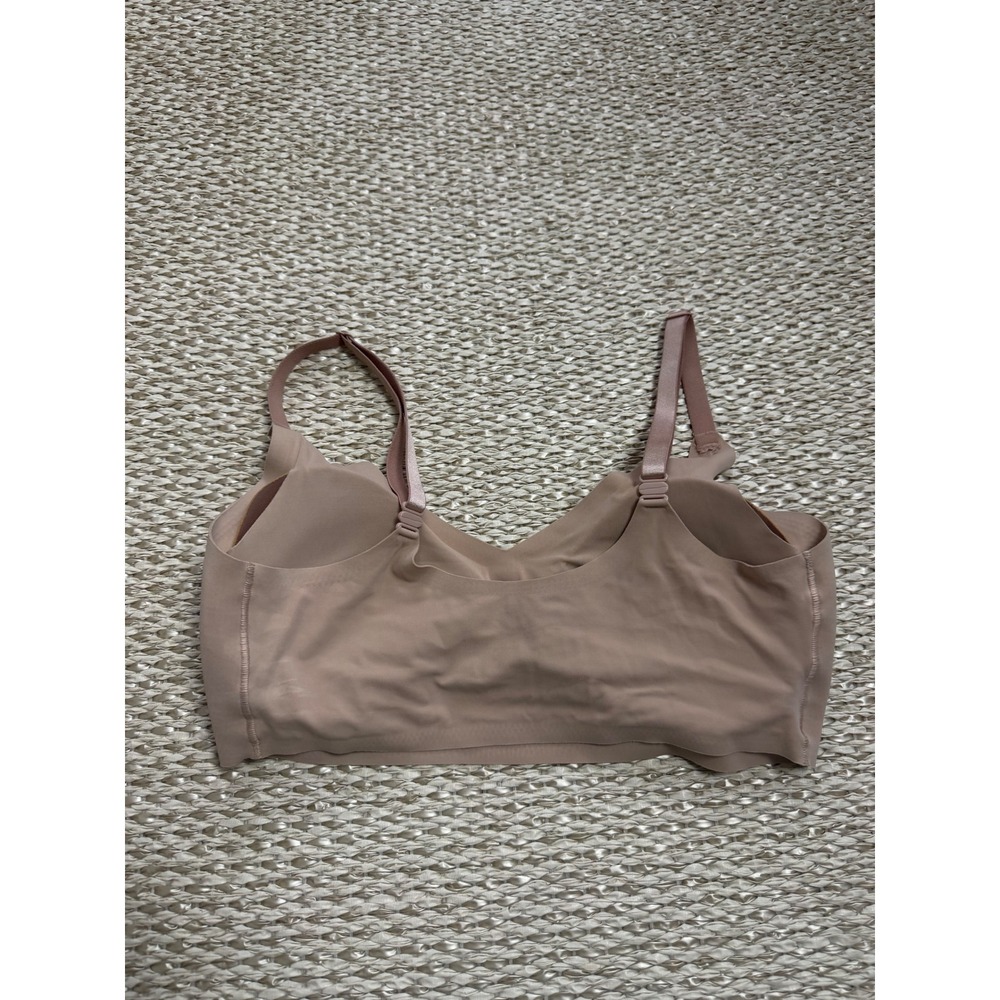 True & Co True Body Triangle Convertible Strap Wireless Bra Nude Beige Size M - Picture 3 of 5